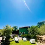 Lodge By The & Jacuzzi