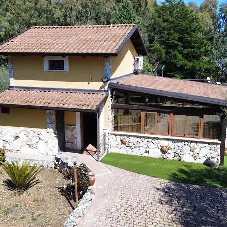 Lodge By The & Jacuzzi *