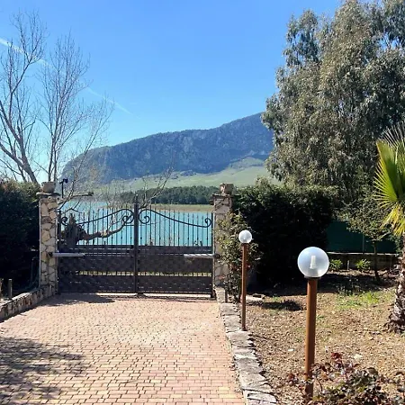 By The & Jacuzzi Lodge Piana Degli Albanesi