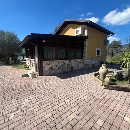 Lodge By The & Jacuzzi