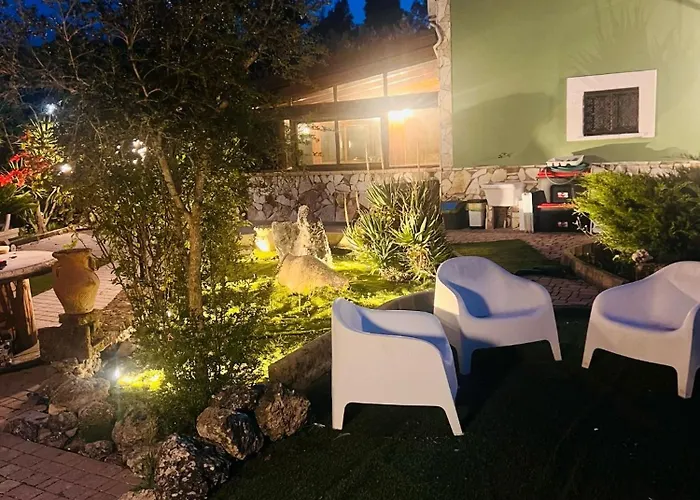 Hytte By The & Jacuzzi