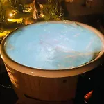 By The & Jacuzzi Alojamento de Turismo Selvagem *