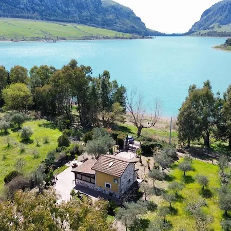 By The & Jacuzzi Piana Degli Albanesi