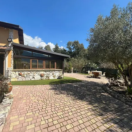 Lodge By The & Jacuzzi