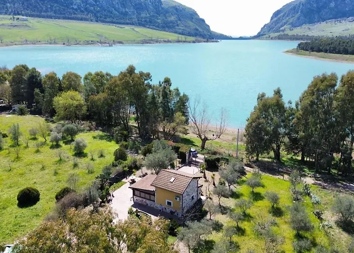 By The & Jacuzzi Piana Degli Albanesi