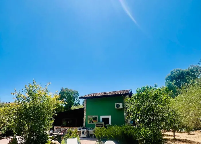 Lodge By The & Jacuzzi