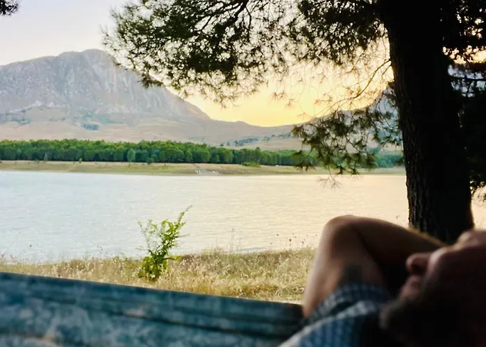 Lodge By The & Jacuzzi *