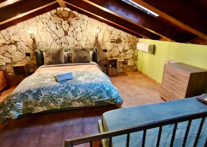 Lodge By The & Jacuzzi