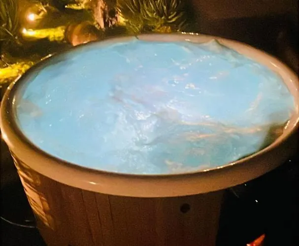 By The & Jacuzzi 롯지 *